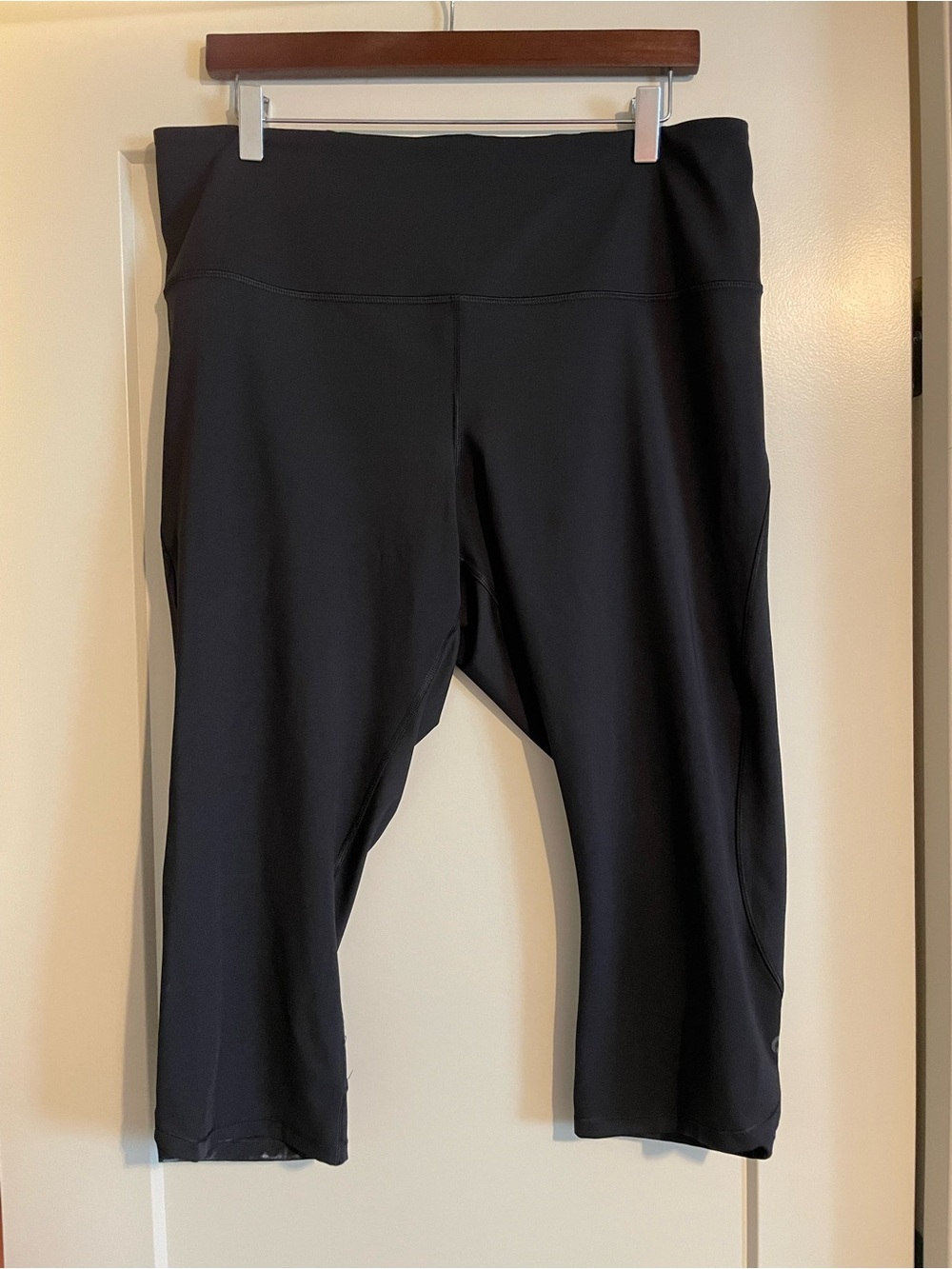 High-Rise Black Cropped Active Leggings